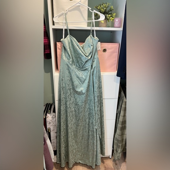 DB Studios Bridesmaid dress - Picture 2 of 5